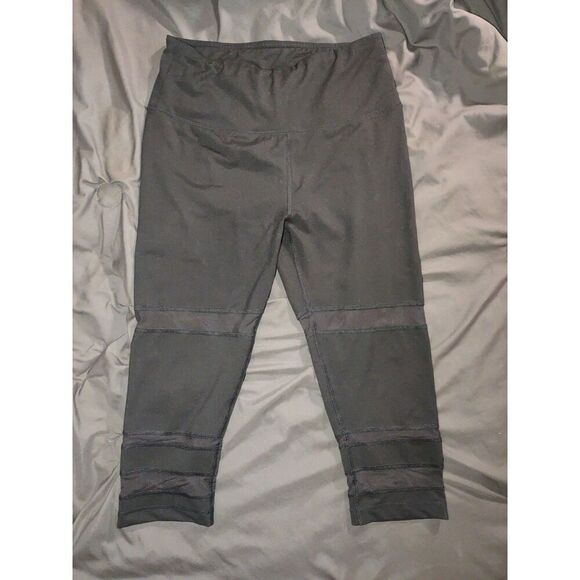 Reebok capri leggings womens Medium black activewear workout athleisure - Picture 1 of 2